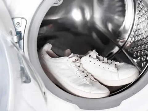 Laufschuhe waschen ohne Schäden - so geht's richtig