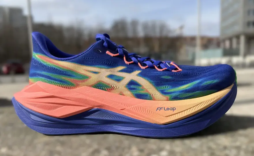 ASICS Superblast 3 im Test - lohnt sich der Premium-Laufschuh?