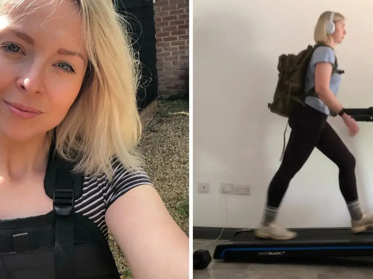 Frau mit Rucksack joggen auf Laufband, trainiert f&uuml;r Wanderung.